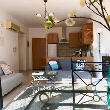 1 Bedroom Flat, Prime Location Near Sea, Sleeps 4 Apartment *